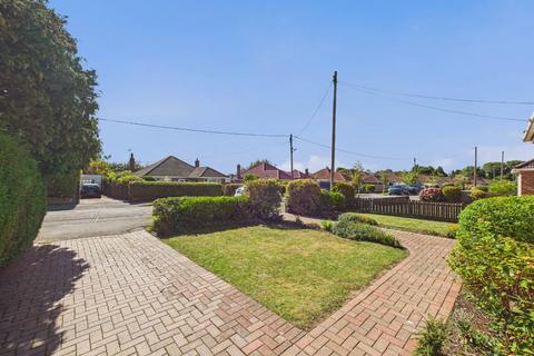 3 bedroom bungalow for sale, Codmore Crescent, Chesham, Buckinghamshire, HP5
