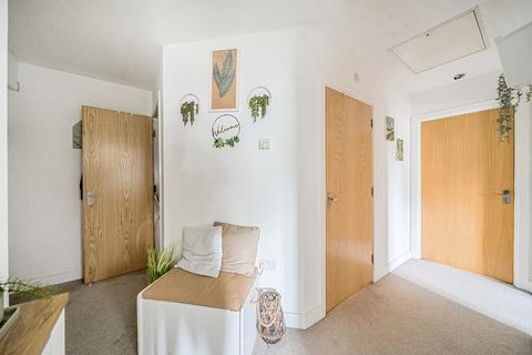 Flat 17, 2 Kendra Hall Road, South Croydon, CR2 6DT