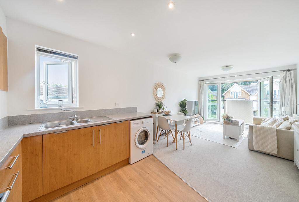 Kitchen / Lounge