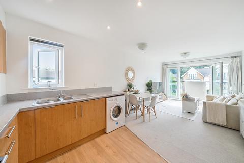 Flat 17, 2 Kendra Hall Road, South Croydon, CR2 6DT