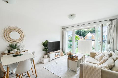 Flat 17, 2 Kendra Hall Road, South Croydon, CR2 6DT