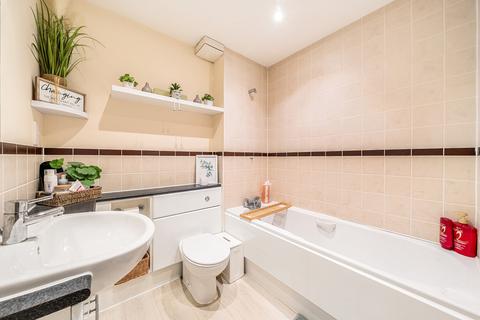 Flat 17, 2 Kendra Hall Road, South Croydon, CR2 6DT