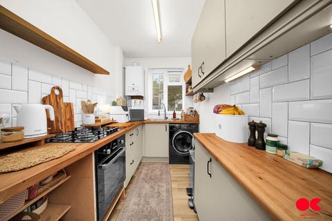 2 bedroom flat for sale, Main Road, Gidea Park RM2