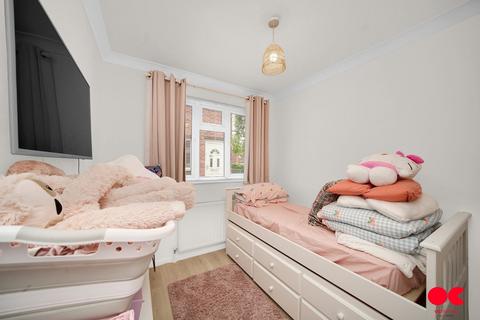 2 bedroom flat for sale, Main Road, Gidea Park RM2