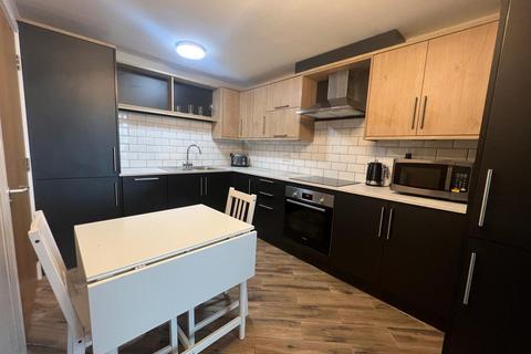 3 bedroom apartment to rent, St. Columbas Close, Coventry CV1