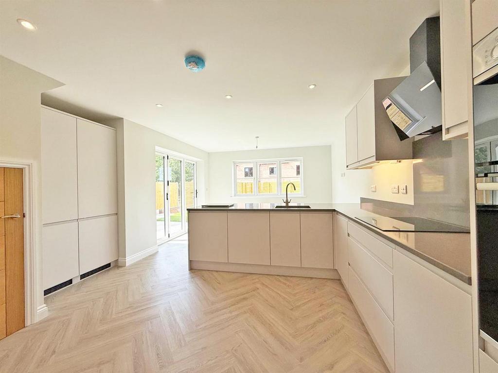 Ew t CZ8 Qiki D501 PVS8 A2 Q.jpg