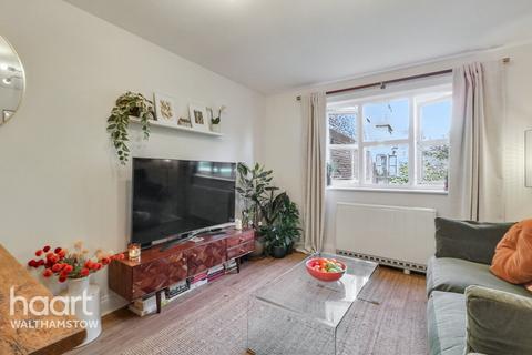 74 Chamberlain Place, London, E17 6AZ