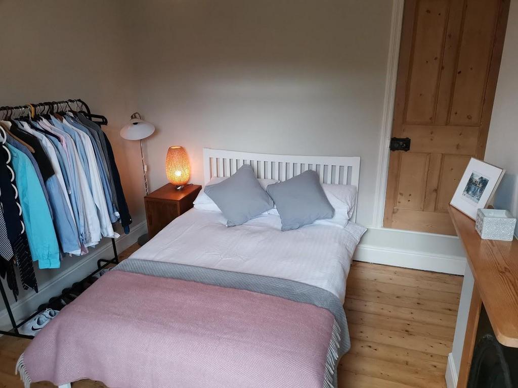 Bed2.jpg