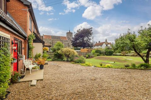 4 bedroom detached house for sale, Norwich Road, Norwich NR11