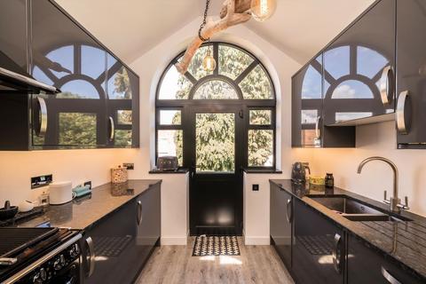 3 bedroom maisonette for sale, Cecil Road, London SW19