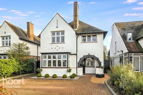 4 bedroom detached house for sale, Balgores Lane, Exhibition, Gidea Park, RM2 5JU
