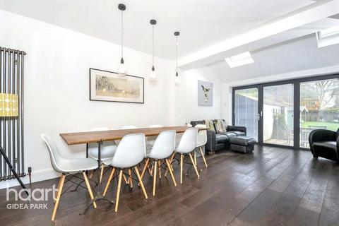 4 bedroom detached house for sale, Balgores Lane, Exhibition, Gidea Park, RM2 5JU