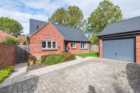 2 bedroom detached bungalow for sale, 11 Manor Gardens, Hadleigh