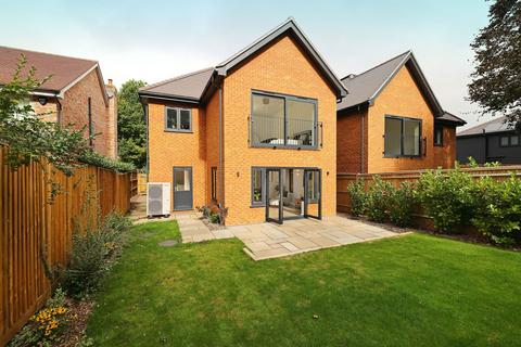 Chartland Close, Bookham, KT23
