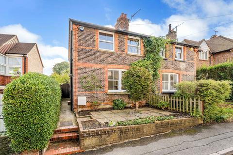 16 Barfields, Bletchingley, Redhill, RH1 4RA