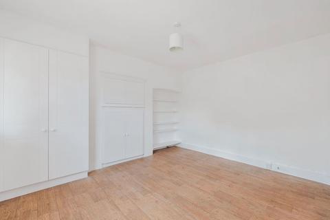 16 Barfields, Bletchingley, Redhill, RH1 4RA