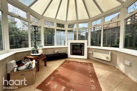 undefined, Grove Gardens, Elm