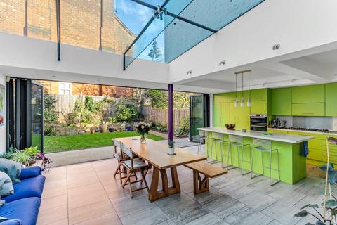 94 Highgate Hill, London, N6 5HE
