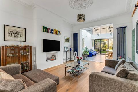 94 Highgate Hill, London, N6 5HE
