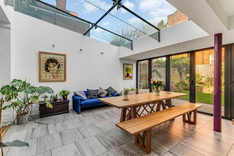 94 Highgate Hill, London, N6 5HE