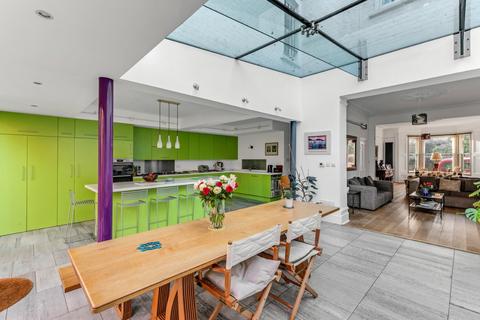 94 Highgate Hill, London, N6 5HE