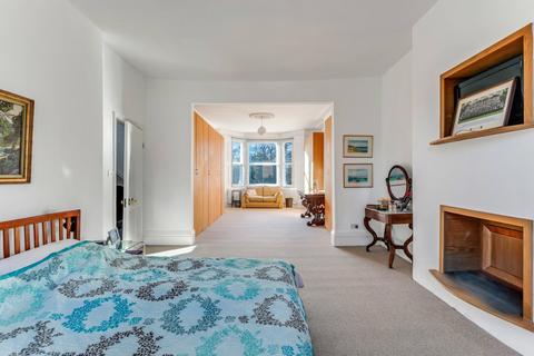 94 Highgate Hill, London, N6 5HE