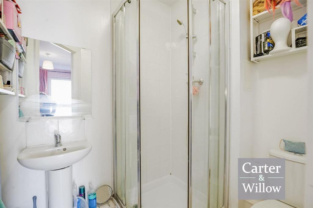 En suite shower