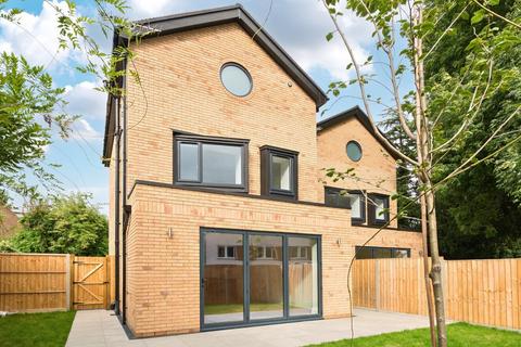 undefined, Grand Drive, London, SW20