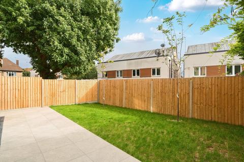 undefined, Grand Drive, London, SW20