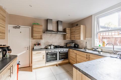 1 bedroom in a house share to rent, Earlham Road, Norwich