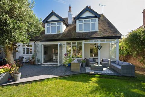 5 bedroom detached house for sale, Station Road, Herne Bay