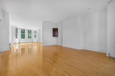 3 bedroom flat for sale, Arkwright Road, Hampstead, NW3