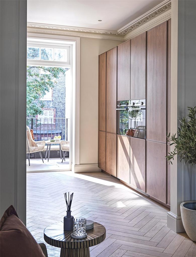 Kitchen/Balcony