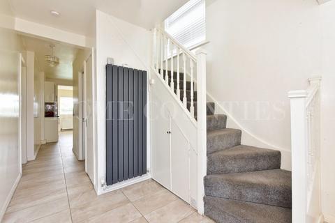 3 bedroom bungalow for sale, Sunnybank Road, Potters Bar, EN6
