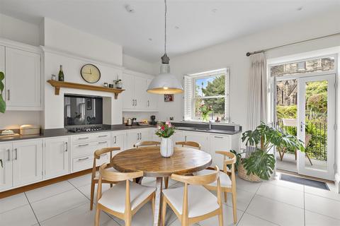 3 bedroom end of terrace house for sale, Main Street, Burley in Wharfedale LS29
