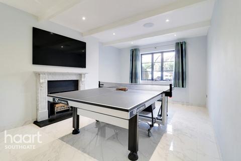 5 bedroom detached house for sale, Hanyards Lane, Potters Bar