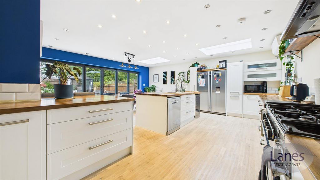 CAM03457 G0-PR0031-STILL033.jpg