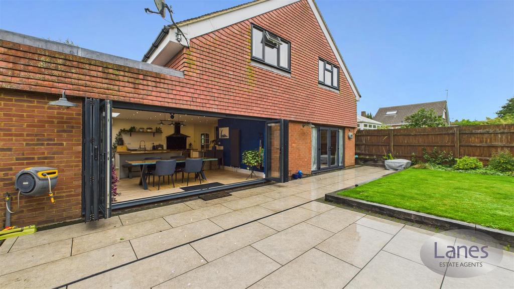 CAM03457 G0-PR0031-STILL042.jpg