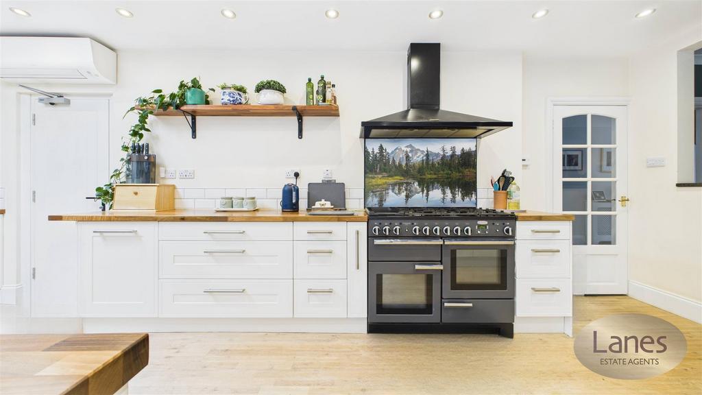 CAM03457 G0-PR0031-STILL035.jpg