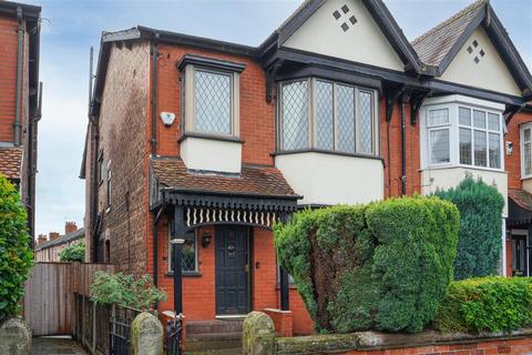 Derbyshire Lane, Stretford