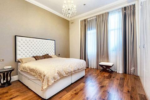 3 bedroom flat for sale, Greencroft Gardens, London, NW6