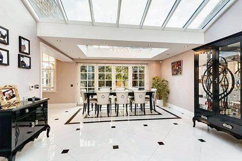 3 bedroom flat for sale, Greencroft Gardens, London, NW6