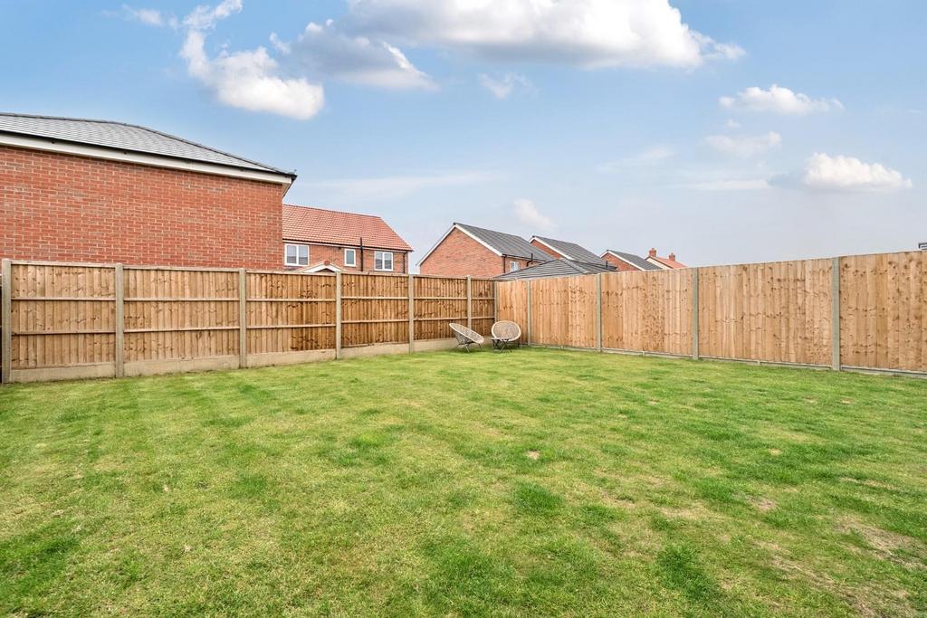 REAR GARDEN.jpg