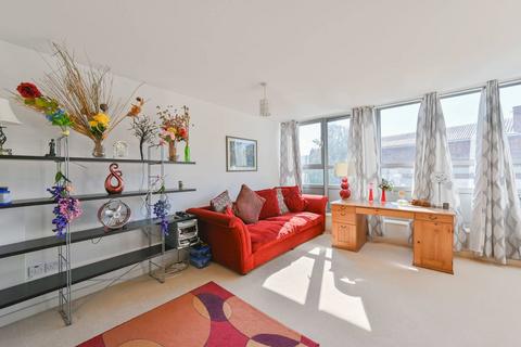 1 bedroom flat for sale, Courtenay House, Brixton Hill, London, SW2
