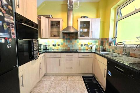 4 bedroom terraced house for sale, Muirkirk Road, Catford, London, SE6