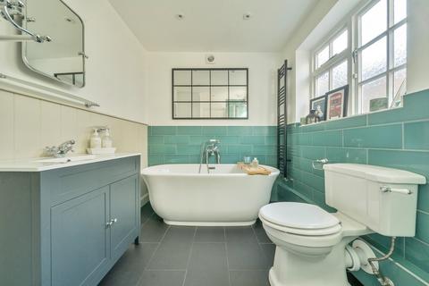 27 Bell Road, East Molesey, KT8 0SS