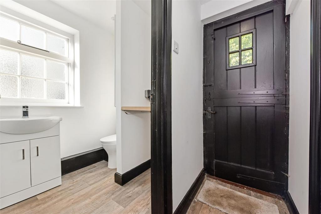 Hallway/Bathroom