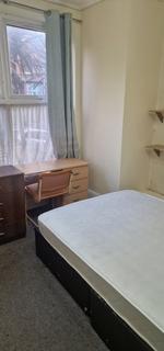 Room 2, 9 Brudenell View