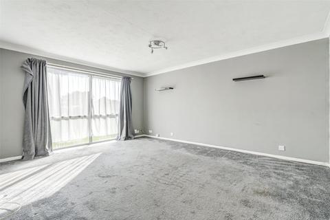 2 bedroom flat for sale, Hudson Close, Worthing, West Sussex, BN13