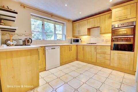 undefined, Heron Court, Daventry NN11